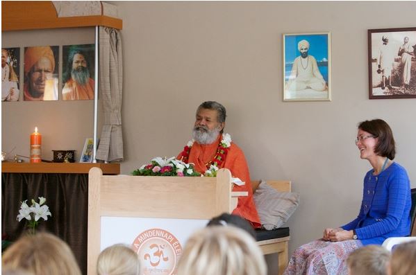 Őszentsége Mahamandaleshwar Paramhans Swami Maheshwarananda Ji Győrben felavatta az új Ashramot